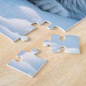 Schattigee witte kat spelen in de sneeuw legpuzzel (Zijkant)