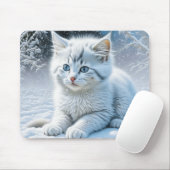 Schattigee witte kat spelen in de sneeuw muismat (Met muis)