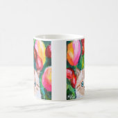 Schattigee witte kitten in tulpentuin kleurrijk koffiemok (Center)