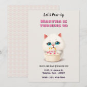 Schattigee witte kitten met verjaardagstaart geper kaart (Voorkant / Achterkant)