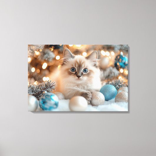 Schattigee witte kitten viert kerst canvas afdruk (Voorkant)