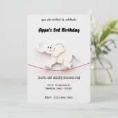 Schattigee witte olifant balanceren op touw gepers kaart (Staand voorkant)