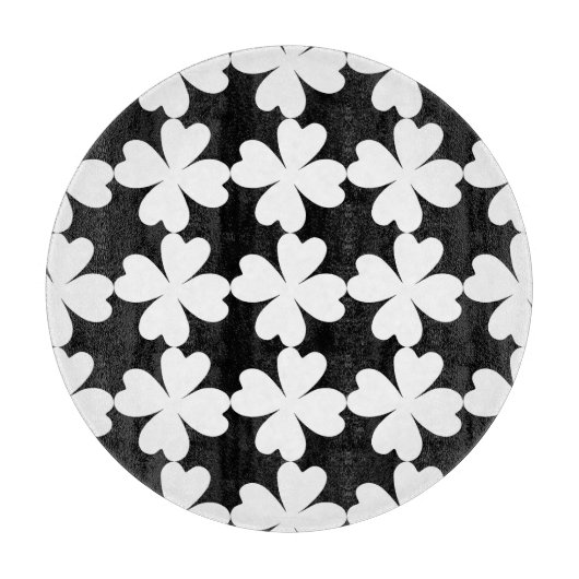 Schattigee witte shamrocks op zwart snijplank (Voorkant)