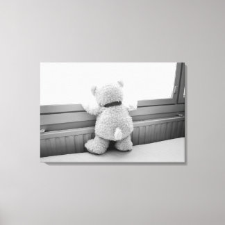 Schattigee witte teddybeer kijkt uit het raam canvas afdruk