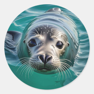 Schattigee zeehond die zijn hoofd uit het water st ronde sticker