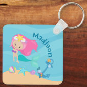Schattigee Zeemeermin Meisje Strand Custom Kinder Sleutelhanger (Achterkant)