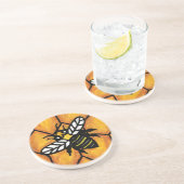 Schattigee zoemende gele jasbijen op honingraat zandsteen onderzetter (Zijkant)