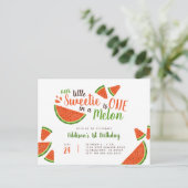 Schattigee zomer watermeloen één in een meloen Ver Uitnodiging Briefkaart (Staand voorkant)