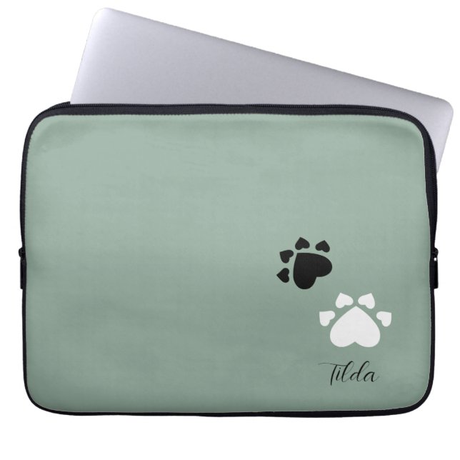 Schattigee zwart-witte puppy hartpootjes laptop sleeve (Voorkant)