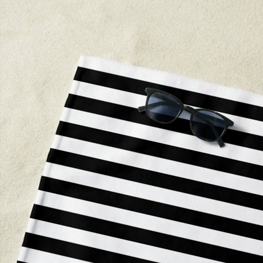 Schattigee zwart-witte strepen patroonnaam strandlaken (In situ)