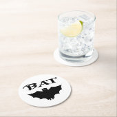 Schattigee zwart-witte vleermuis Halloween Ronde Kartonnen Onderzetter (Insitu)