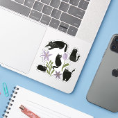 Schattigee zwarte kat en Paarse bloem illustratie Sticker (Laptop met iPhone)