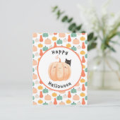 Schattigee zwarte kat gluren over een pompoen Hall Briefkaart (Staand voorkant)