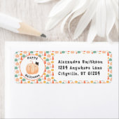 Schattigee zwarte kat gluren over een pompoen Hall Etiket (Insitu)