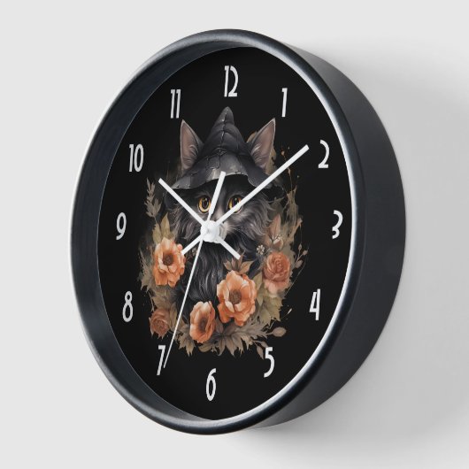 Schattigee zwarte kat in een heks Pet (Hoek)