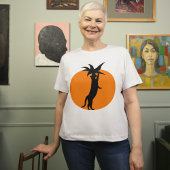 Schattigee zwarte kat in Oranje tomaat op witte tr T-shirt