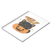 Schattigee zwarte kat in pompoen – Trick or treat  Notitieboek (Linkerzijde)