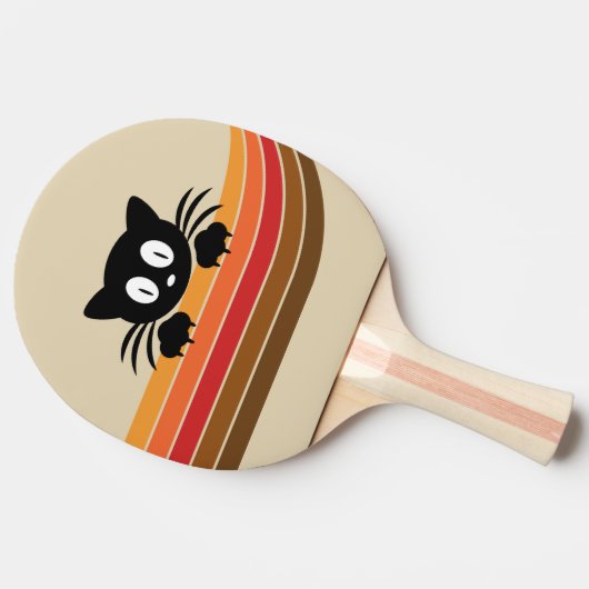 Schattigee zwarte kat met retro strepen tafeltennisbatje (Zijkant)