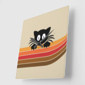 Schattigee zwarte kat met retro strepen vierkante klok (Hoek)