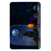 Schattigee zwarte kat staren naar een kaars magneet (Verticaal)