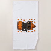 Schattigee Zwarte Kat Zittend op Pompoen Herfst Es Strandlaken (Voorkant)