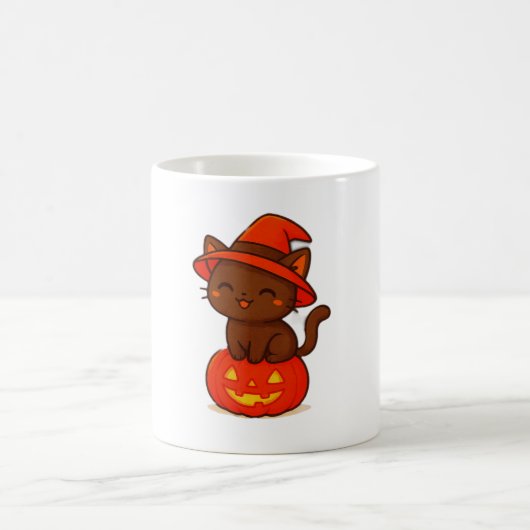 Schattigee zwarte kattenheks op pompoen Halloween Koffiemok (Center)