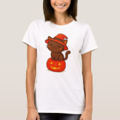 Schattigee zwarte kattenheks op pompoen Halloween T-shirt (Voorkant)