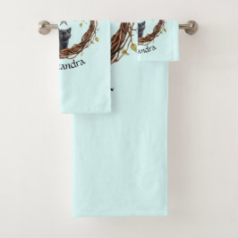 Schattigee zwarte kitten die naar een ster kijkt bad handdoek