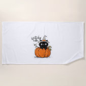 Schattigee zwarte poes in pompoen met heks pet Cla Strandlaken (Voorkant)