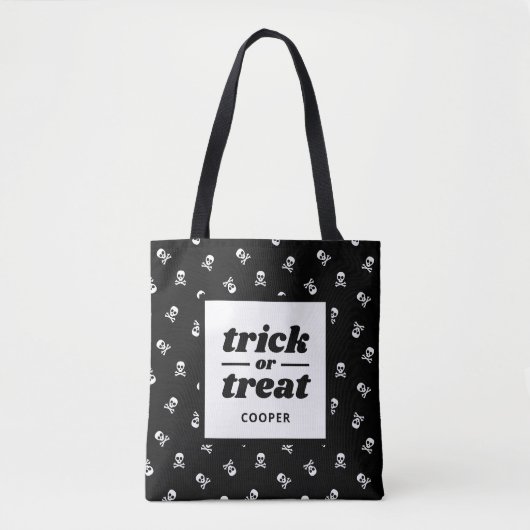 Schedel en gekruiste beenderen met monogram Trick  Tote Bag (Voorkant)