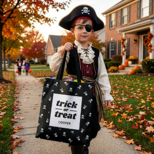 Schedel en gekruiste botten met monogram Trick or Tote Bag