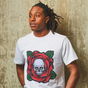 Schedel en levendige rode roos t-shirt