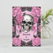 schedel en roze rozen traditionele gotische bruilo kaart (Staand voorkant)