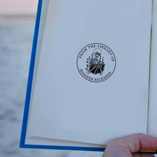 Schedel Lezend Boek, Rond Van De Bibliotheek Van Rubberstempel
