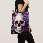 Schedel met paarse bloemen Gothic Waterverf Tote Bag (Dichtbij)