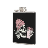 Schedel met pet en drank op een heupfles (Links)