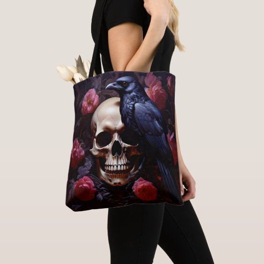 Schedel met raaf en Rozen Tote Bag (Dichtbij)