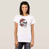 Schedel met rode rozen poster t-shirt (Voorkant volledig)