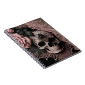 Schedel met Roze Kant en Zacht Roze Bloem Notitieb Notitieboek (Rechterzijde)