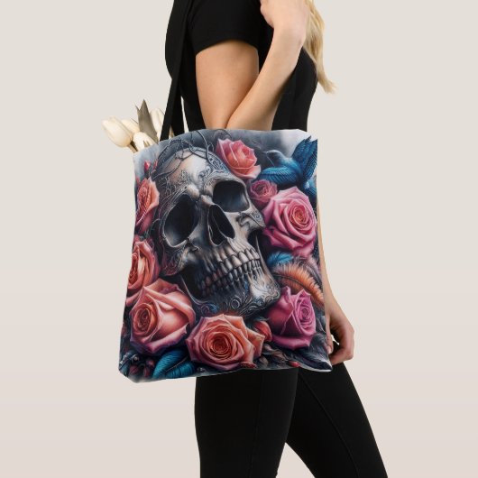 Schedel met Rozen en Bluebird Tote Bag (Dichtbij)