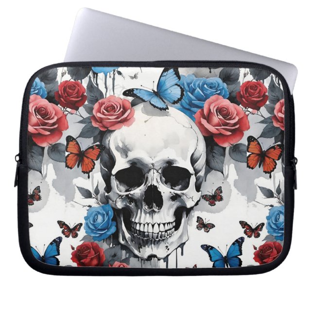 Schedel met Rozen en vlinders in rood en blauw Laptop Sleeve (Voorkant)