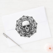 Schedel op Mandala Ronde Sticker (Envelop)