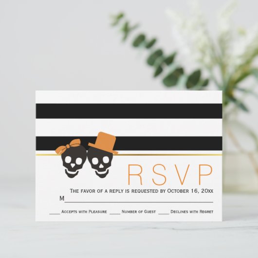 Schedel paar en strepen Halloween bruiloft RSVP (Staand voorkant)