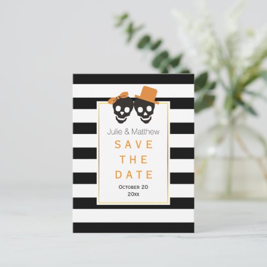 Schedel paar Halloween bruiloft Save the Date Aankondigingskaart (Staand voorkant)