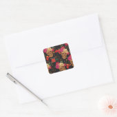 Schedelbloemen: naadloze donkere achtergrond. vierkante sticker (Envelop)