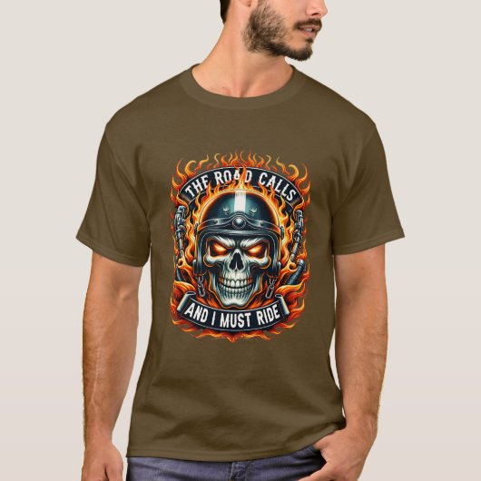 Schedelontwerp met vlammen en motorelementen t-shirt (Voorkant)