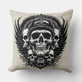 Schedelontwerp met vleugels en symbolen kussen