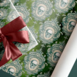 SCHEDELS EMEBELLISHMENT slinger gotisch Victoriaan Cadeaupapier<br><div class="desc">Deze gotische antiek achtergronden zijn voorzien van grijze en zilveren schedels versierd met damast versiering op een groene Victoriaans waterverf achtergrond. Een stijlvol idee voor uw gotische vintage kerst!!</div>
