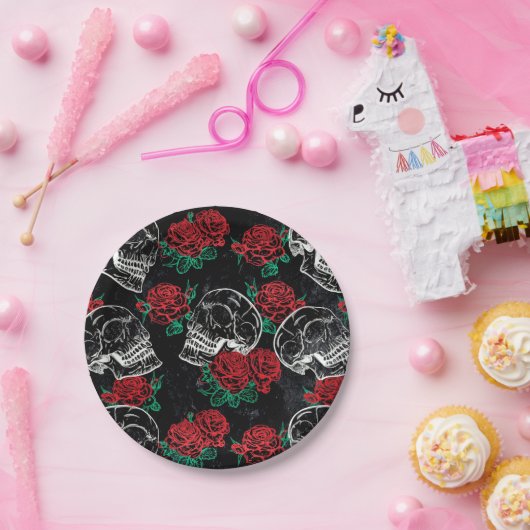 Schedels en rode rozen | Modern Gotisch Glam Grung Papieren Bordje (Feest)