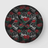 Schedels en rode rozen | Modern Gotisch Glam Grung Ronde Klok (Voorkant)